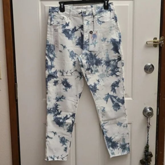 Tinseltown Mom Jeans - Picture 1 of 10